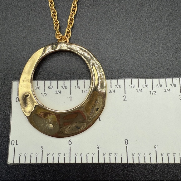 Chic Gold-Tone Textured Circle Pendant Necklace - Picture 8 of 11